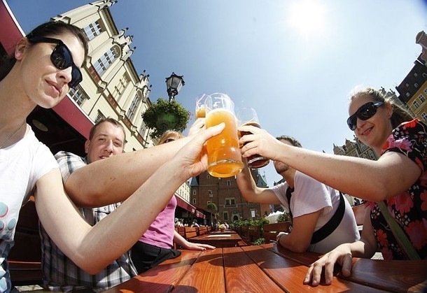 Co obejmuje ubezpieczenie turystyczne z klauzulą alkoholową?
